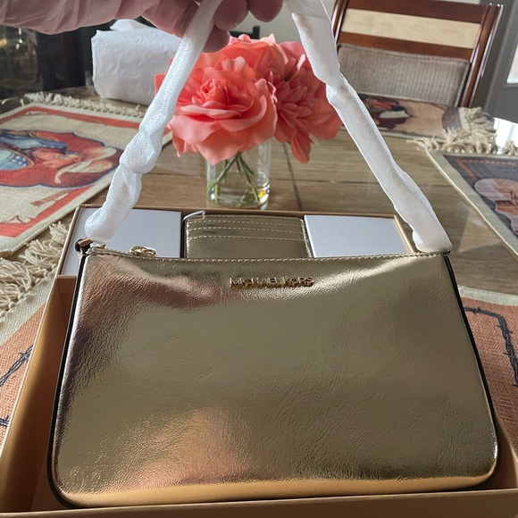 Michael Kors Leather Gold Metallic Jet Set NWT - Picture 2 of 13